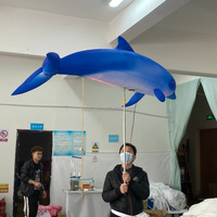 Modèle de poisson gonflable géant suspendu ou ambulant, décoration de dauphin gonflable accrocheuse pour les défilés et les événements