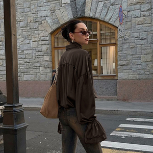 Nuova Tendenza Moda 2025: <span class=keywords><strong>Blusa</strong></span> Elegante <span class=keywords><strong>Marrone</strong></span> a Maniche Lunghe Svasate in Raso per Donne d'Ufficio con Sciarpa - Product Image 2