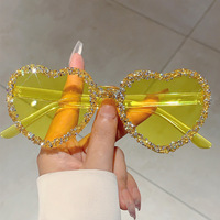 Lunettes de soleil tendance sans monture en forme de cœur UV400 2026 avec strass pour femmes, lunettes de fête fantaisie haut de gamme couleur bonbon