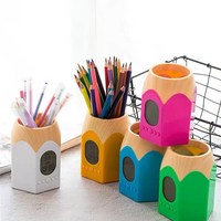 Porte-crayons en forme de tête de crayon avec réveil numérique LED, pot à crayons multifonction, horloge de table avec calendrier et température de bureau