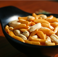 Galletas de Arroz Japonesas Fritas Saladas con Forma de Semilla de Caqui y Cacahuetes, Snack Saludable en Bolsa