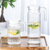 Pichet à jus et à eau en verre pour la maison de 1100 ml avec couvercle en plastique Quadro Pichet à boissons de 1,7 litre pour théières et bouilloires