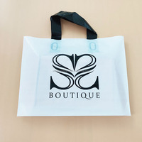 Sac en plastique de poignée de shopping imprimé personnalisé biodégradable pour emballer le sac à provisions en plastique