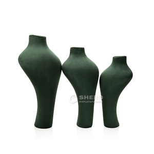 Busto de exhibición de microfibra con base de resina al por mayor, set con logotipo personalizado, suministro directo de fábrica para joyería y boutiques - Product Image 6