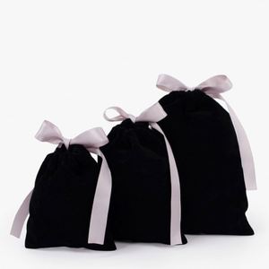Sac à cordon en velours noir de luxe de haute qualité, logo personnalisé, sécurisé, recyclable, 120-250 GSM, pochette brodée pour bijoux et artisanat - Product Image 1
