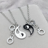 Meilleur amis pendentif menottes collier Yin Yang Tai Chi Gossip couture ensemble noir blanc Couple paire chaîne collier cadeau pour hommes