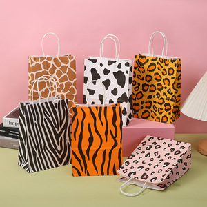RuiYi Promotion personnalisée <span class=keywords><strong>Kraft</strong></span> rayure <span class=keywords><strong>sac</strong></span> en papier fête d'anniversaire cadeau <span class=keywords><strong>sac</strong></span> Animal léopard <span class=keywords><strong>sac</strong></span> en papier en gros - Product Image 2