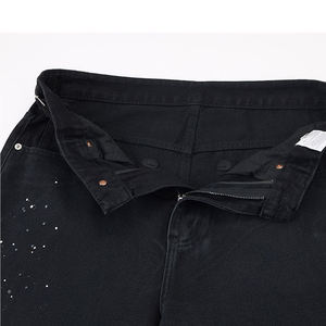 Design Vintage con Pittura a Inchiostro che Disturba il Comfort dei Jeans Larghi. Jeans Neri Usurati e Strappati. - Product Image 6
