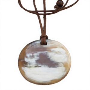 Collar de cuerno pulido ecológico, joyería elegante y natural, colgante de cuerno de búfalo tallado, la mejor calidad, hecho a mano. - Product Image 3