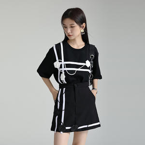 Jupe courte de haute qualité, design de niche, noir et <span class=keywords><strong>blanc</strong></span> contrastés, avec décoration florale 3D et taille élastique - Product Image 4