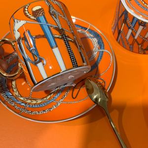 Ensemble de 2 tasses à thé en céramique de luxe gravées, avec soucoupes, style Europe occidentale, pour la maison – Vente chaude - Product Image 2