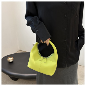 Nouveau Sac à Bandoulière Tendance Vintage pour Femme en PU Imperméable Couleur Unie avec Chaînes, Portable et Doux au Toucher - Product Image 3