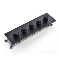 Panneau de douche LED noir mat avec système de douche pluie et cascade, jets latéraux et mitigeur thermostatique avec inverseur