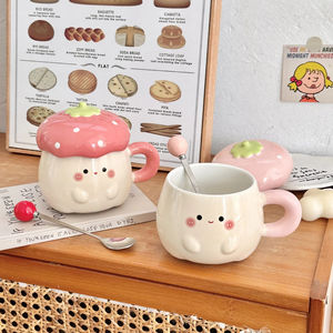 Mug en céramique créatif à motif de fraise avec couvercle, écologique et personnalisable pour les cadeaux d'affaires et les occasions - Product Image 3