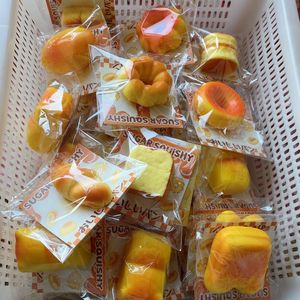 ของเล่นขนมปังเนื้อนุ่ม PU แบบชุ่มชื้น พร้อมคุณสมบัติเด้งคืนตัวช้า ช่วยผ่อนคลายนิ้วมือและบรรเทาความเครียด เหมาะเป็นของขวัญ - Product Image 2