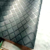 Tapis de protection en caoutchouc pour l'installation de grilles et de béton, pour les stalles, les remorques, les ponts