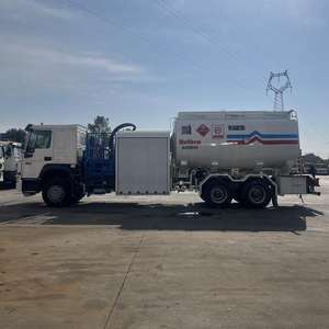 Camion citerne HOWO 371HP 8x4 |   Transport de Diesel et d'Essence de 20 m |   Boîte de vitesses manuelle |   Unité de carburant mobile pour Centra - Product Image 4