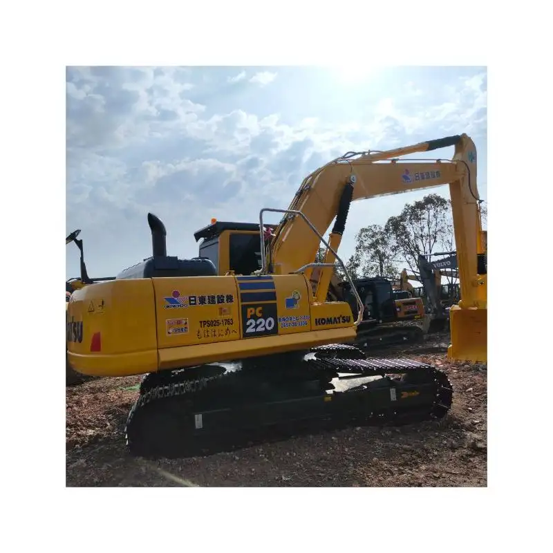 A large number of boutique used excavators KOMATSU PC220 are sold globally at cheap prices