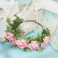 Accessoire de cérémonie nuptiale : Collier couronne de fleurs artificielles roses pour chiots, avec feuillage de roses réalistes et ruban réglable