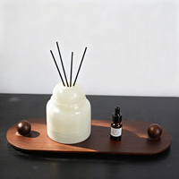 Diffuseur d'encens en pierre de jade naturelle style Art Déco, motif nature morte, ornement artisanal de haute qualité, décoration beige