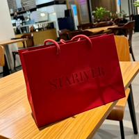 Tas Kertas Tekstur Merah Terang Mewah dengan Logo Embos Custom dan Tali Pegangan Merah Senada untuk Hadiah dan Belanja