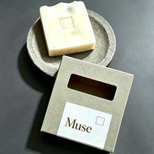 Scatola per Sapone in Carta Rigida Riciclabile Personalizzata con Goffratura Opaca, Confezione <span class=keywords><strong>Regalo</strong></span> Cosmetica con Interno in Spugna e Finestra Trasparente - Product Image 4
