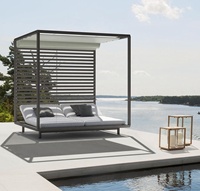 Lit de jour extérieur Lit de jardin de luxe au bord de la piscine Lit de jour pour salon de soleil avec patio extérieur