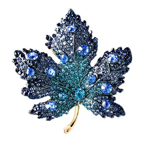 Factory Supply Crystal Brooch and Pins Scarf Clip Jewelry Crystal Maple Leaf Brooch Fashion for Women Alloy