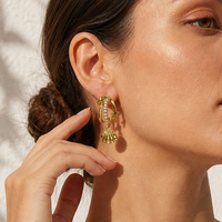 Boucles d'oreilles pendantes SA Jewelry en acier inoxydable plaqué or 18 carats, motif coquillage en forme de croix, sertissage clos de zircon, tendance et haut de gamme