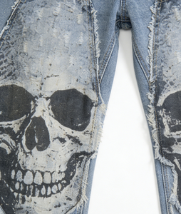 Jeans de Mezclilla Azul para Hombre con Estampado de Calavera Azul Claro y <span class=keywords><strong>Tratamiento</strong></span> Ligeramente Desgastado - Product Image 2