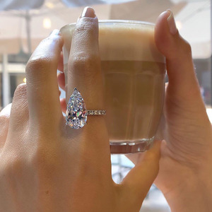 Elegante Anello a Goccia alla Moda, Accessorio Romantico per Feste e Uso Quotidiano, Stile Moderno e Trendy per Donne - Product Image 2