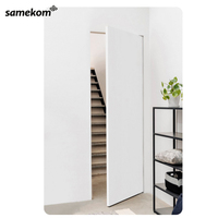 Porte intérieure polyvalente et pratique à charnière invisible, en aluminium blanc et bois, pour dissimuler les portes