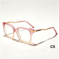 Monture de lunettes œil-de-chat carrée audacieuse en acétate translucide avec branches ondulées dorées, style affirmé, vente en gros