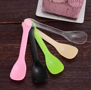 आइसक्रीम परोसने और अपने पसंदीदा व्यंजनों का आनंद लेने के लिए आइसक्रीम के लिए डिस्पोजेबल फावड़ा चम्मच, गर्म बिक्री वाला रंगीन छोटा चम्मच