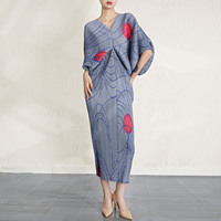 Usine en gros dernière conception Miyake robe plissée femme robe d'impression ample robe de soirée à manches chauve-souris