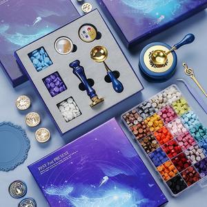 Kit complet de sceau à la cire avec granulés de cire, têtes de sceau, outils, plaque chauffante pour la scellure des enveloppes et fournitures d'artisanat - Product Image 1