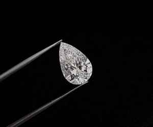 Diamant de laboratoire certifié IGI 3,03 carats, couleur D, taille poire, percé au laser, pour bague de fiançailles - Product Image 1