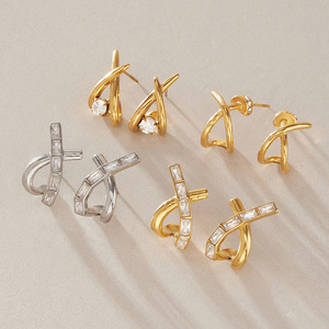 Boucles d'oreilles clous en <span class=keywords><strong>acier</strong></span> <span class=keywords><strong>inoxydable</strong></span> plaqué or 18 carats avec zircon cubique en forme de croix X, placage PVD, pour femme, bijou quotidien, cadeau - Product Image 1