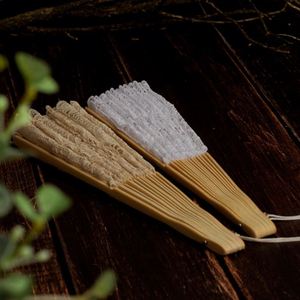 Éventail pliant artisanal QM en dentelle colorée, blanc, pour mariée, cadeau de mariage personnalisé - Product Image 6