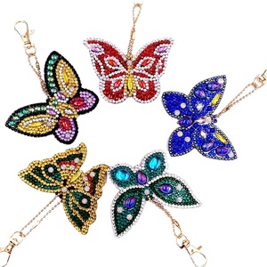 Juego de 5 llaveros personalizados de acrílico con pintura de diamantes de flores, venta de fábrica, estilo de dibujos animados, diseño único con diamantes de imitación - Product Image 1