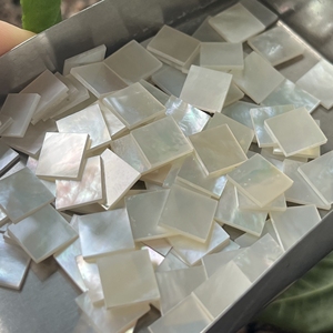 แผ่นมุกสีขาวทรงสี่เหลี่ยมขนาด 8x8x0.9 มม. สำหรับงานฝีมือ DIY เครื่องประดับ - Product Image 5