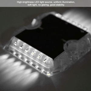 Borne de signalisation solaire en aluminium moulé sous pression, 6 LED blanc chaud, clignotante, alimentée par énergie solaire, IP68, lumière d'avertissement réfléchissante pour extérieur - Product Image 3