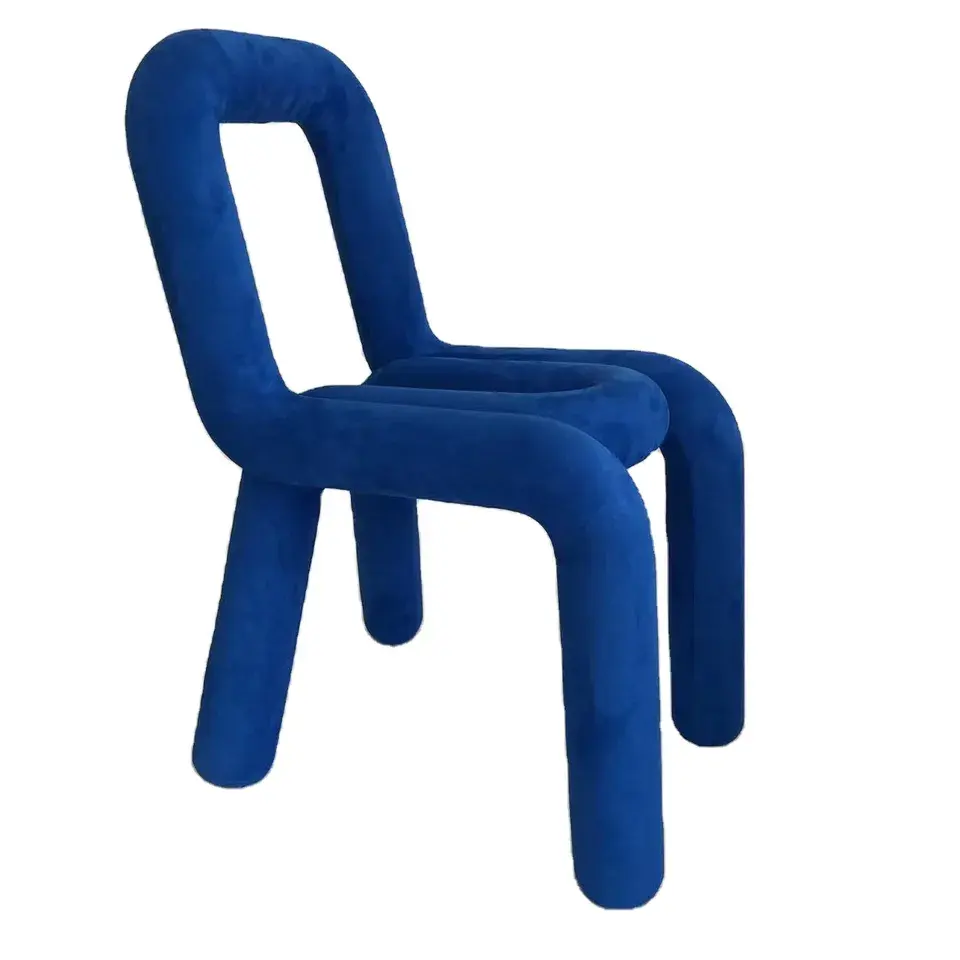 Usine de haute qualité directement vente moderne Simple incurvé meubles de salle à manger coloré café chaises à manger chaise moule mousse audacieuse chaise