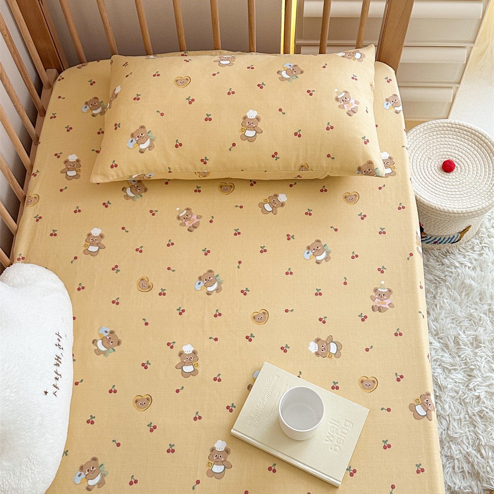 Lenzuolo per culla in doppio strato di garza - Orsetto ciliegia