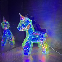 Figurine de licorne irisée mignonne et moderne en résine PET avec lumières LED, faite à la main, écologique, décoration d'intérieur, cadeau de remise de diplôme ou de fête