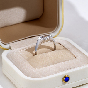 แหวนเพชรเมอร์ควิสทรงเหลี่ยม 18k รุ่น MSR-2153 จาก Messi Jewelry แหวนหมั้นเพชรเลี้ยงในห้องปฏิบัติการ - Product Image 5