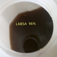 90% 96% LABSA Liquide Brun à Bas Prix 96 LABSA Utilisé comme Agent de Déencrage pour le Papier / Détergent pour Vaisselle / Additifs pour Ciment 215kg