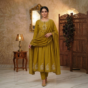 Ensemble de robe Anarkali jaune moutarde brodée, 3 pièces, tenue ethnique indienne avec dupatta, pour mariage et fêtes indiennes - Product Image 1