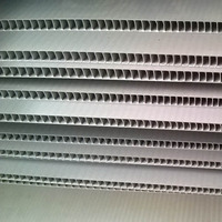 Feuille de plastique cannelée en PP de couleur grise, épaisseur 3,7 mm, 1250x1250 mm, densité 1200 g/m², échantillon gratuit disponible pour la séparation des bouteilles