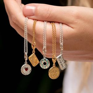 Colgante de Acero Inoxidable Color Oro 18K Estilo Europeo Americano, con Diseño de Tetera, Zirconia y Baño al Vacío, Estilo Casual y Moderno, Biscuit Love Furnace - Product Image 5